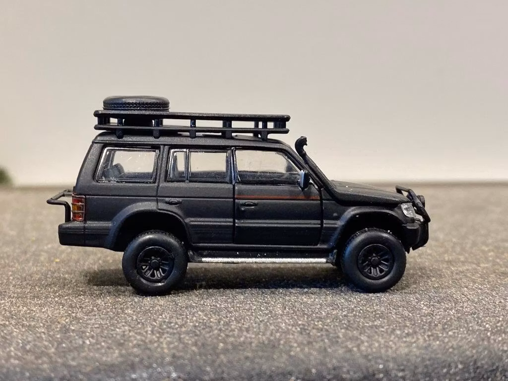 Skala 1/64 Mitsubishi Pajero 2gen, vä styrd - DM Diecast Masters BM Creations