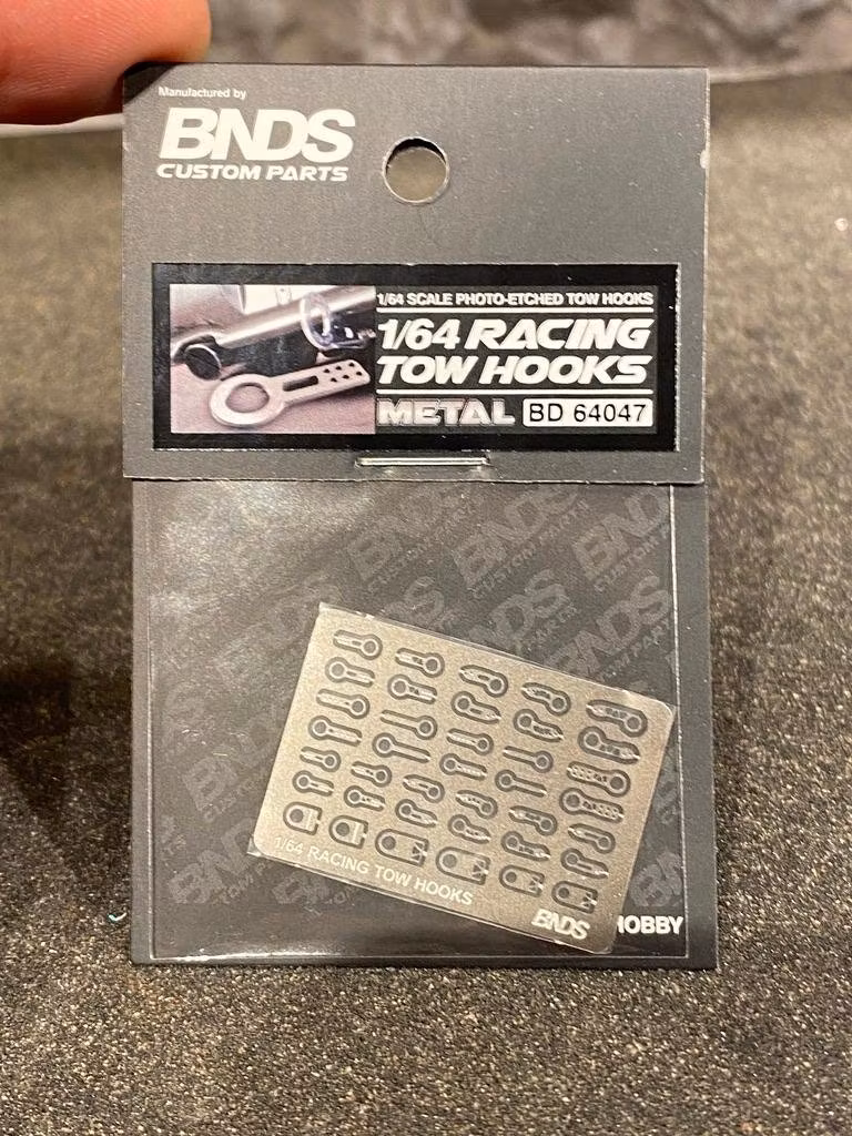 Skala 1/64 BNDS Custom Parts: Racing Tow Hooks / Drag-öglor i metall