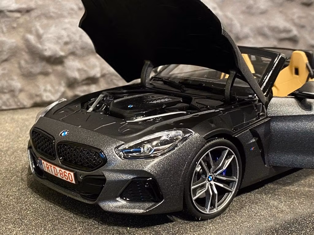 Skala 1/18 BMW Z4 Gråmetallic - matt fr Norev