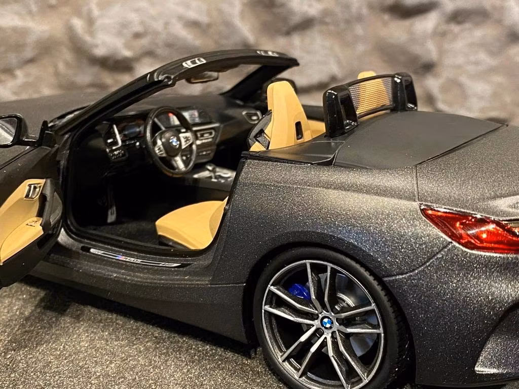 Skala 1/18 BMW Z4 Gråmetallic - matt fr Norev