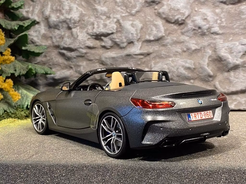 Skala 1/18 BMW Z4 Gråmetallic - matt fr Norev