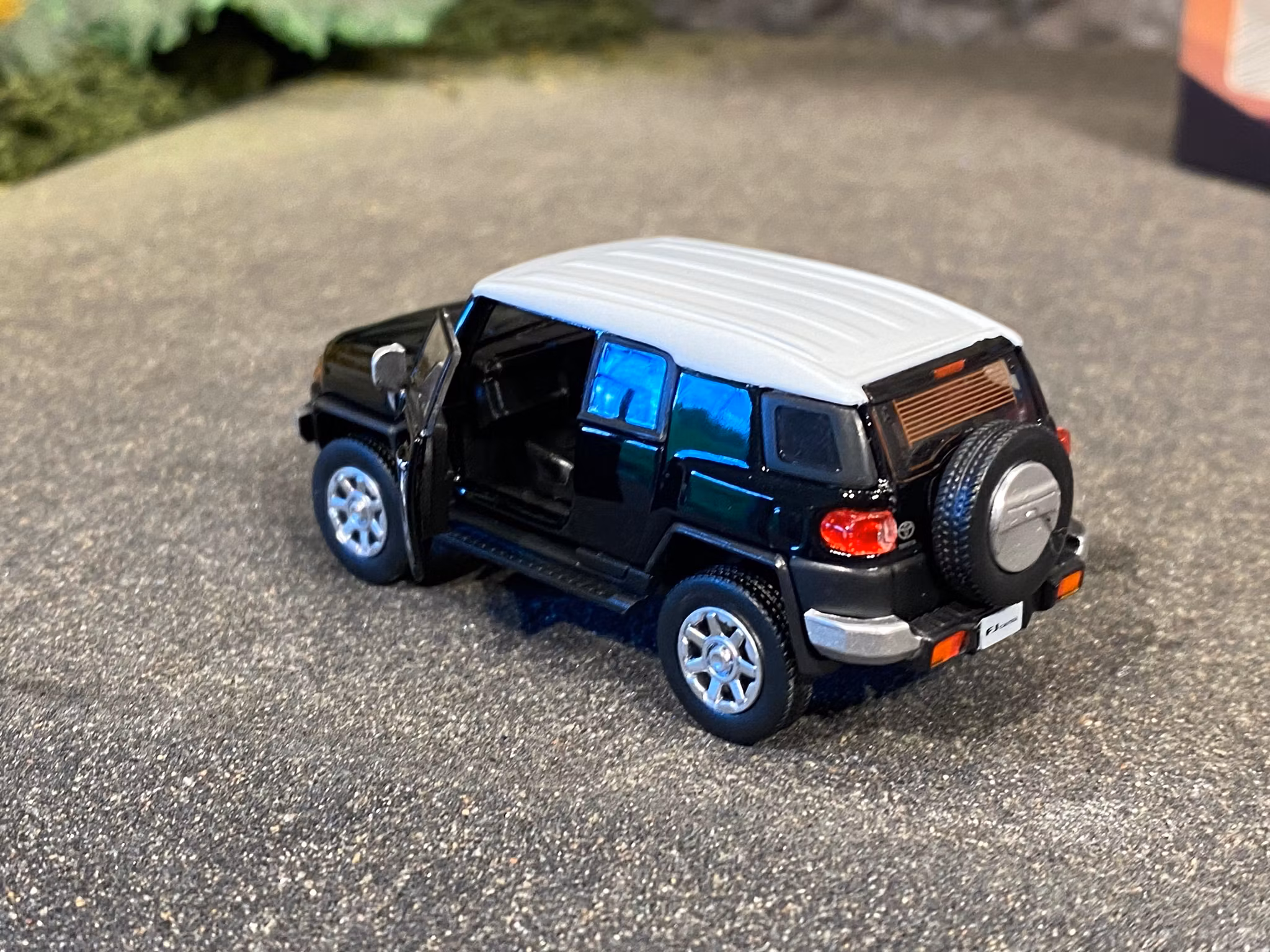 Skala 1/64 Toyota FJ Cruiser, Svart - fr DM Diecast Masters BM Creations