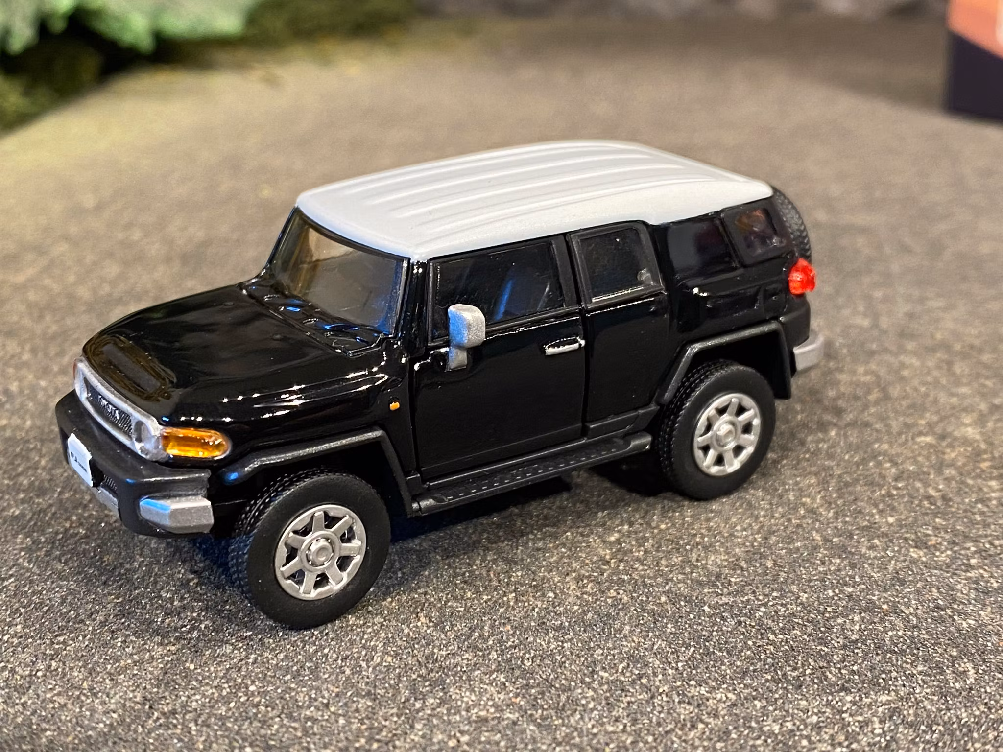 Skala 1/64 Toyota FJ Cruiser, Svart - fr DM Diecast Masters BM Creations