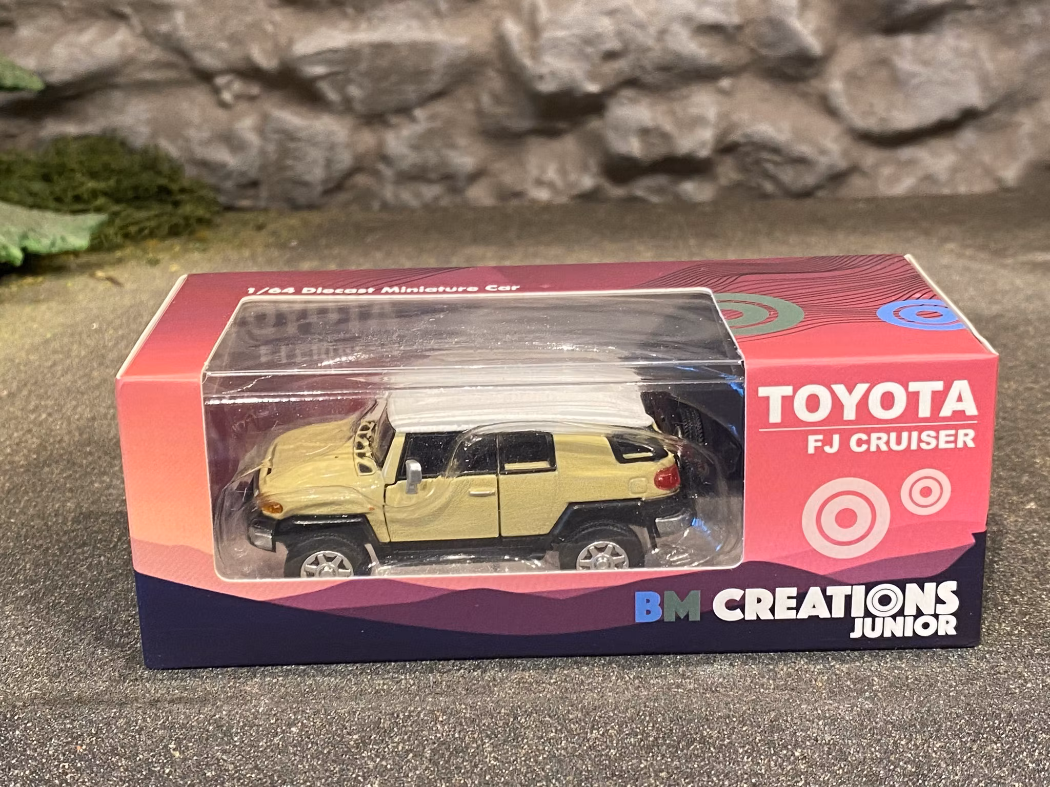 Skala 1/64 Toyota FJ Cruiser, Beige - fr DM Diecast Masters BM Creations