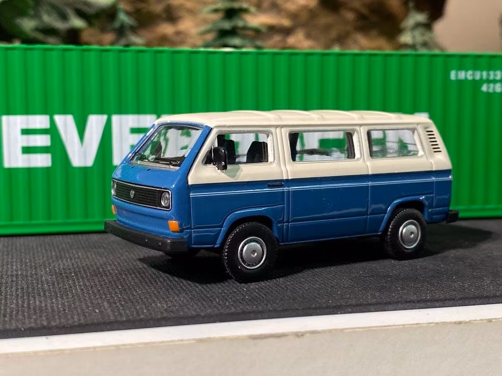 Skala 1/64 Volkswagen T3 Transporter från Schuco