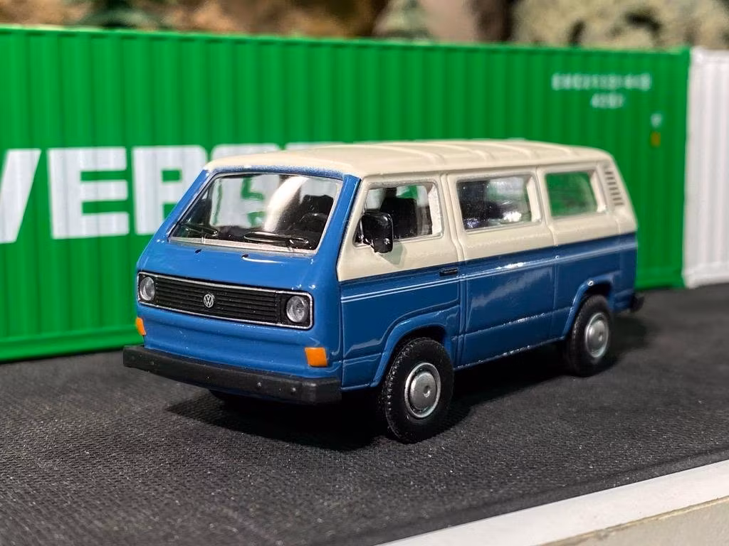 Skala 1/64 Volkswagen T3 Transporter från Schuco