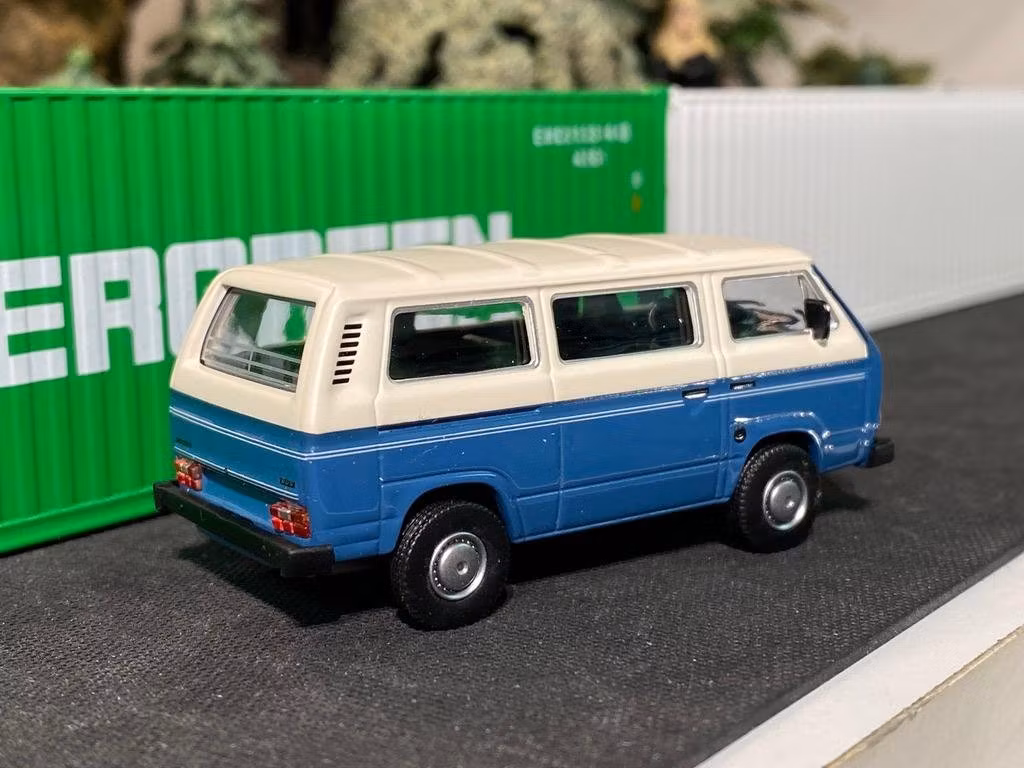 Skala 1/64 Volkswagen T3 Transporter från Schuco