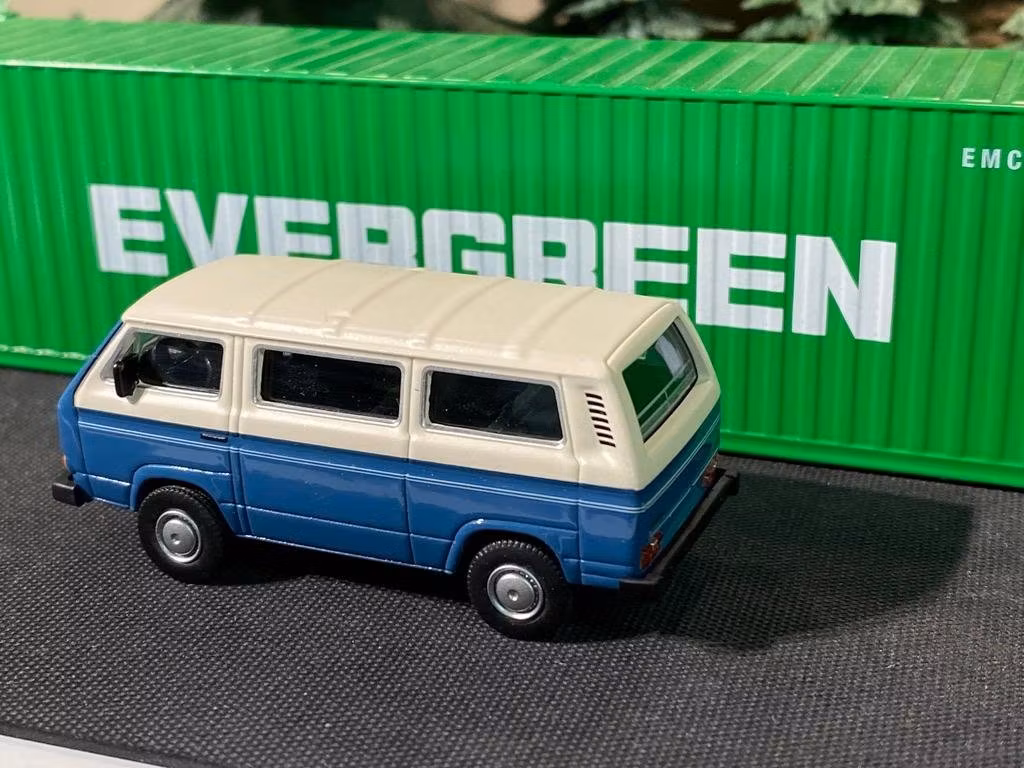 Skala 1/64 Volkswagen T3 Transporter från Schuco