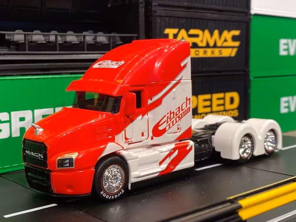 Skala 1/64 Mack Anthem från Maisto Design