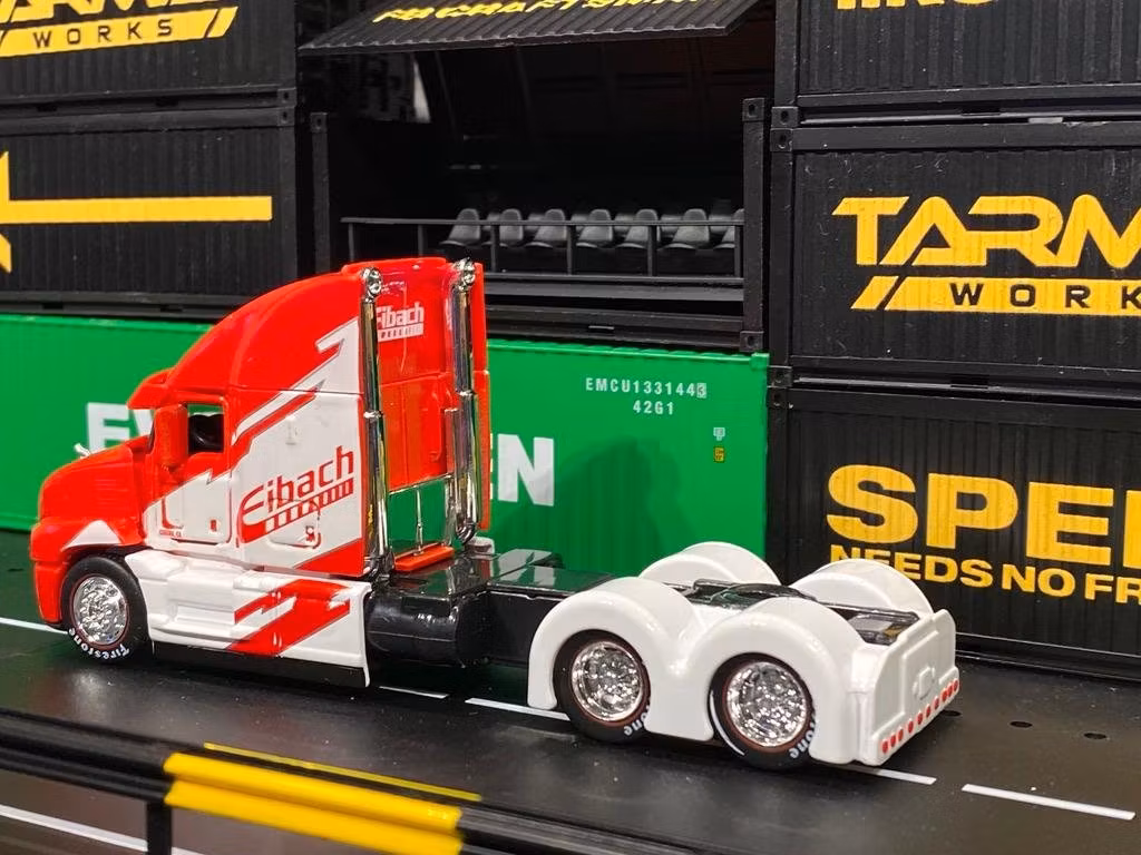 Skala 1/64 Mack Anthem från Maisto Design