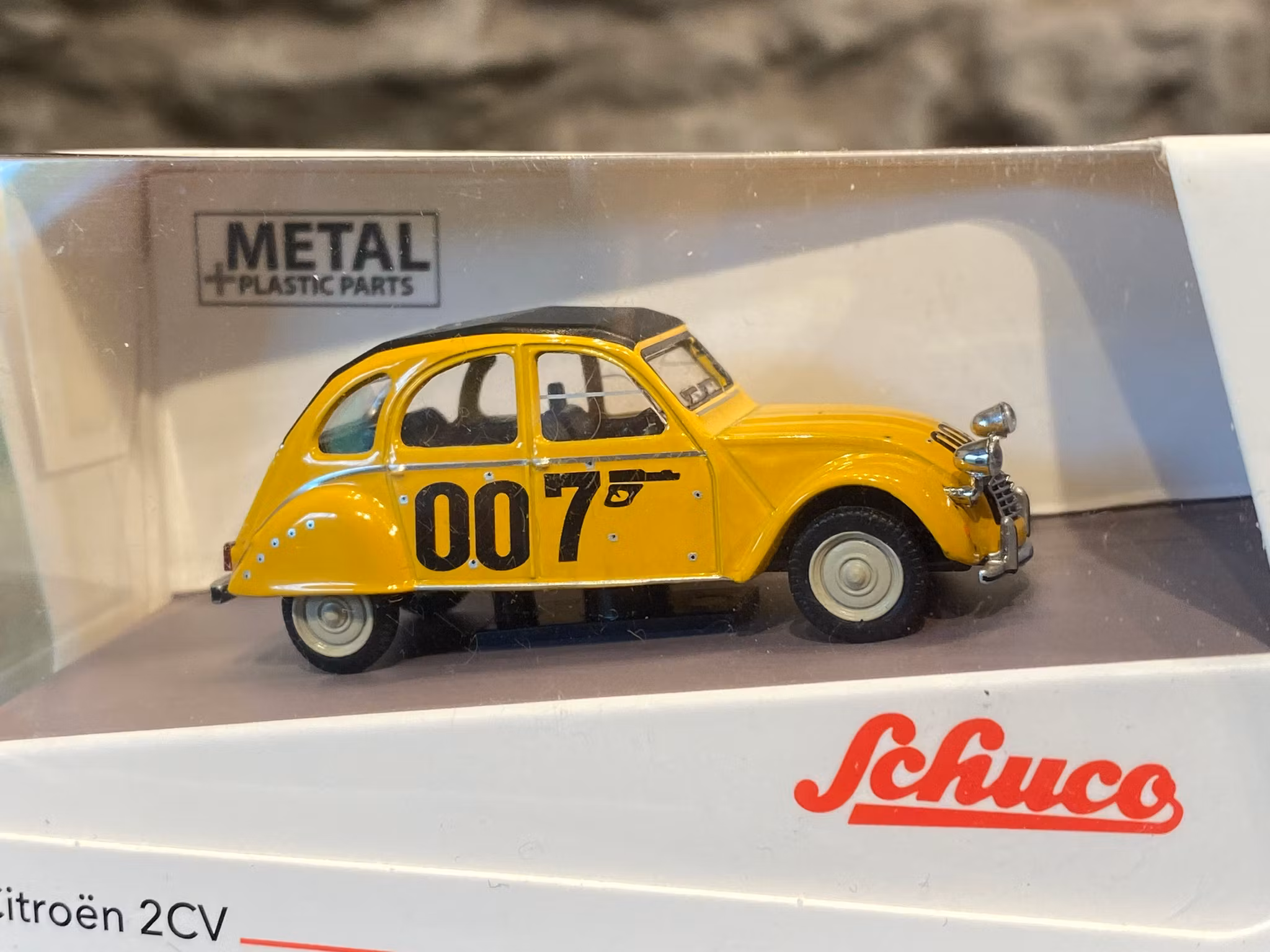 Skala 1/64 Citroen 2CV - James Bond 007, från Schuco