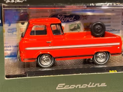 Skala 1/64 Ford Econoline Truck 65' från M2 Machines