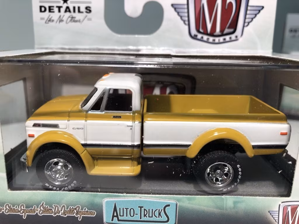 Skala 1/64 Chevrolet C-60 Truck 70' tung modell från M2 Machines