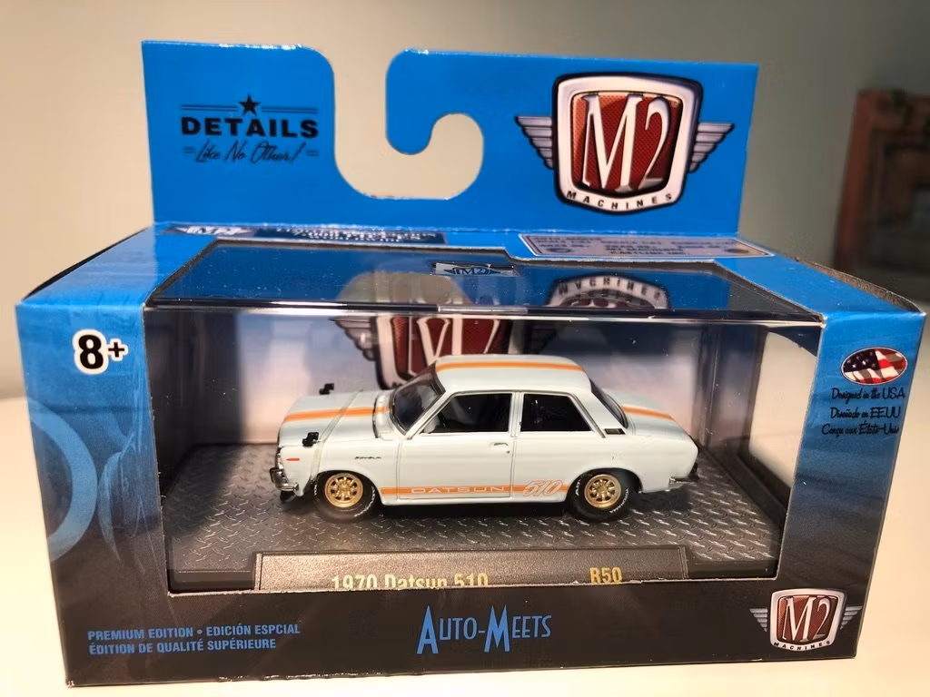Skala 1/64 Datsun 510 70' "Auto Meets" från M2 Machines