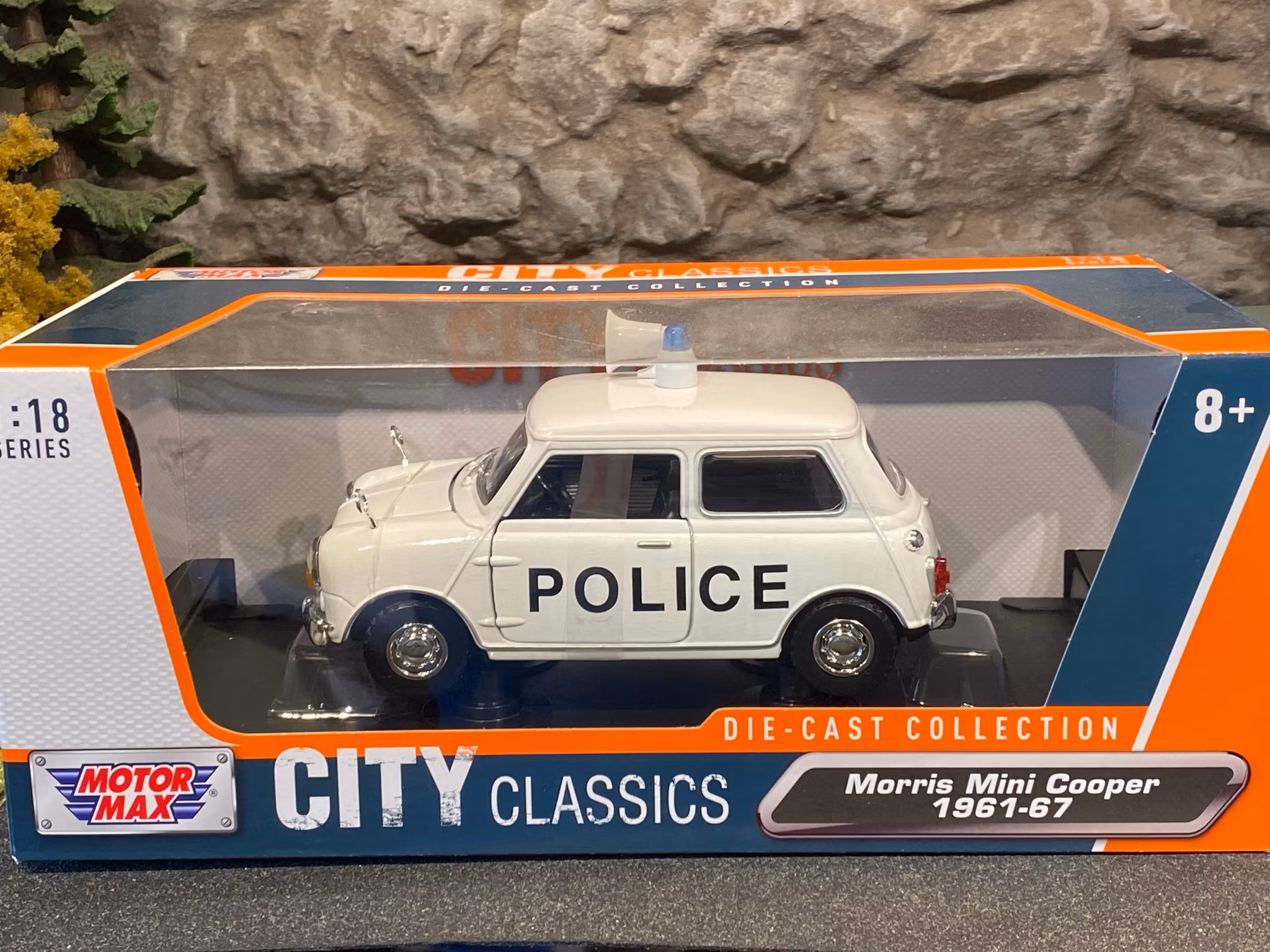 Skala 1/18 Morris Mini Cooper 1961-67 Police fr MotorMax