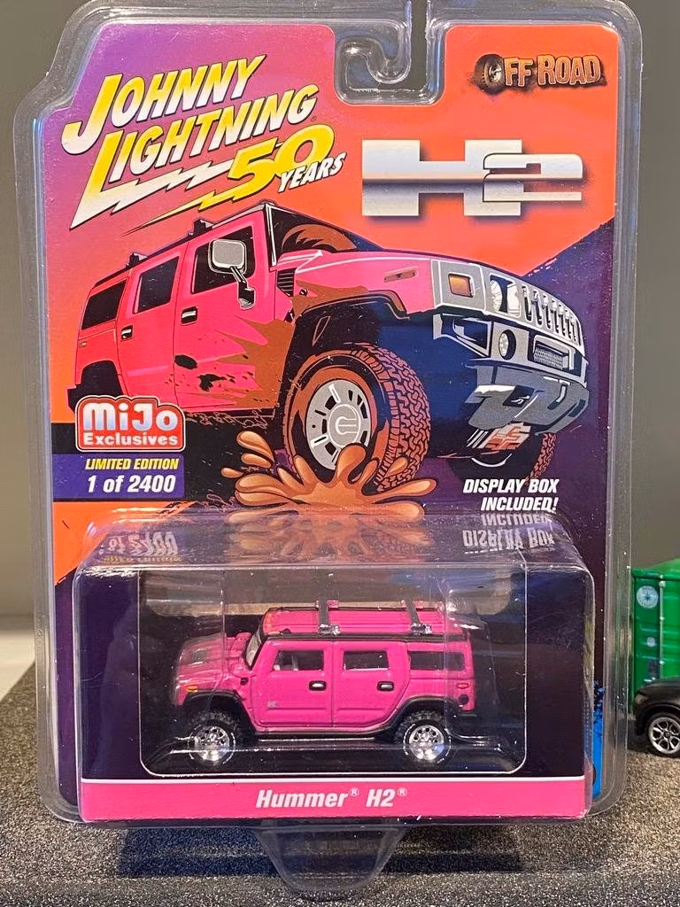 Skala 1/64 - Rosa Hummer H2, MiJo fr Johnny Lightning, Lim. ed.2400ex