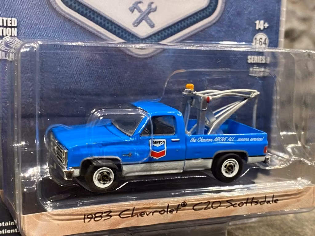 Skala 1/64 Chevrolet C-20 Scottsdale 83' "Blue Collar" från Greenlight