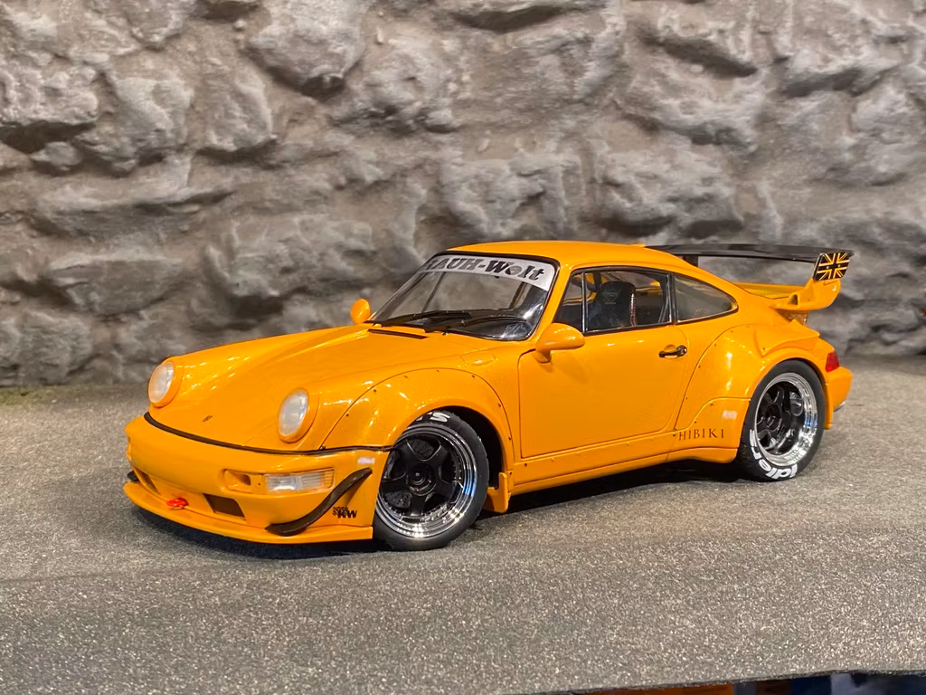 Skala 1/18 Ljuvlig Porsche 911 RWB Hibiki från Solido