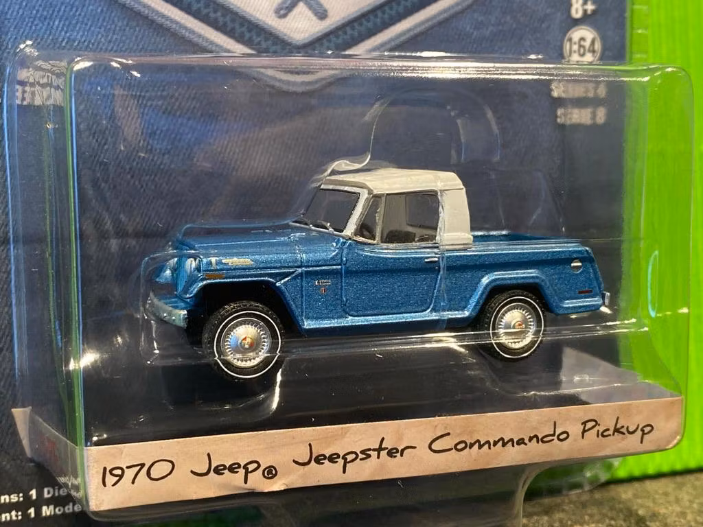 Skala 1/64 Jeep Jeepster Commando Pickup 70' "Blue Collar" från Greenlight