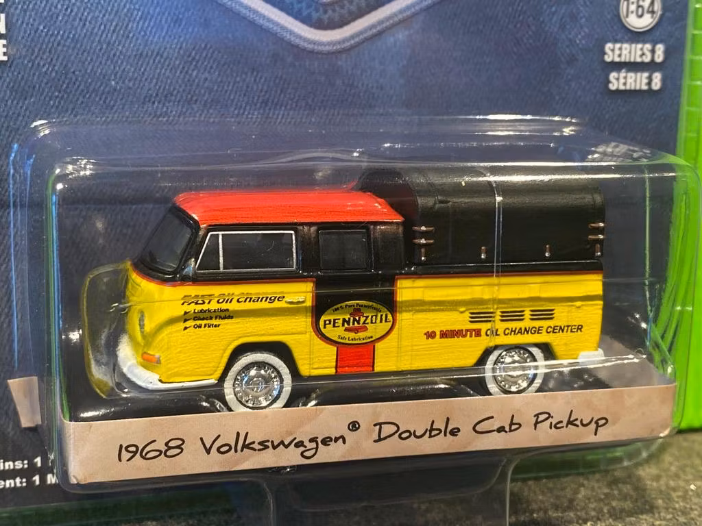 Skala 1/64 Volkswagen T2 68' "Pennzoil" "Blue Collar" från Greenlight