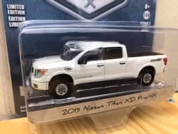 Skala 1/64 Nissan Titan XD Pro4X 19' "Blue Collar" från Greenlight