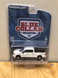 Skala 1/64 Nissan Titan XD Pro4X 19' "Blue Collar" från Greenlight