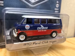 Skala 1/64 Ford Club Wagon 70' "CHEVRON" "Blue Collar" från Greenlight