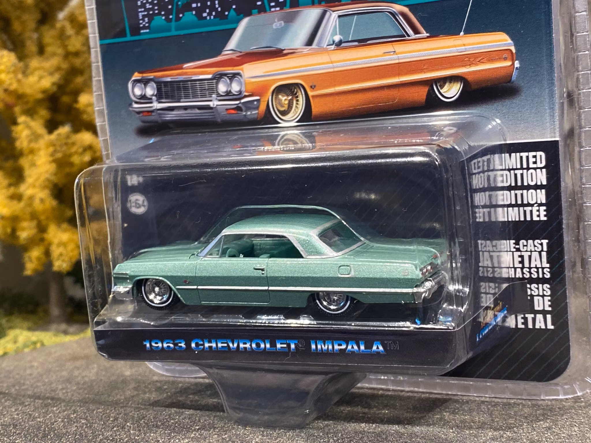 Skala 1/64 Chevrolet Impala 63' "California LowRiders" grön från Greenlight