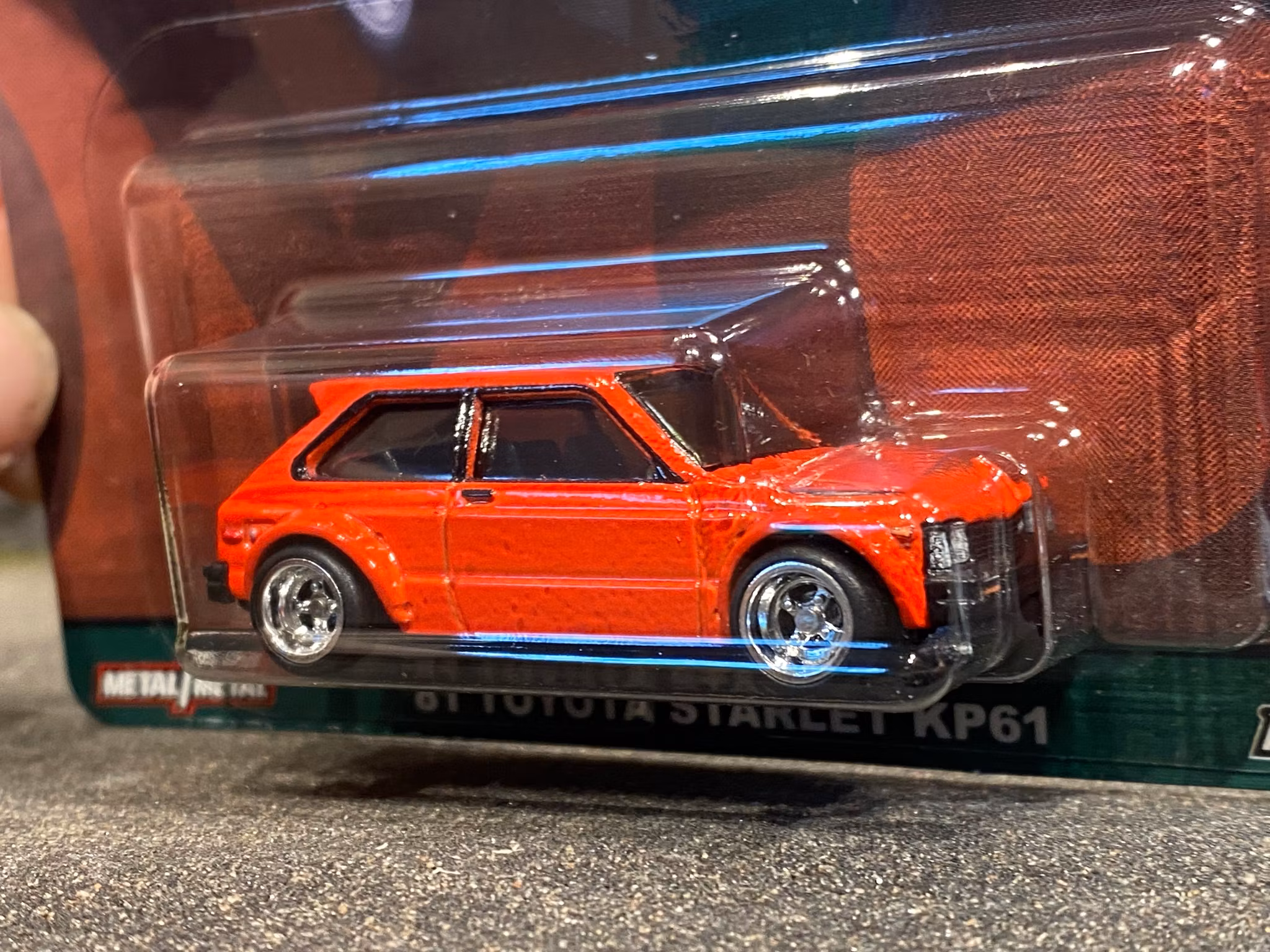 Skala 1/64 Hot Wheels PREMIUM - Toyota: Toyota Starlet KP61 81'