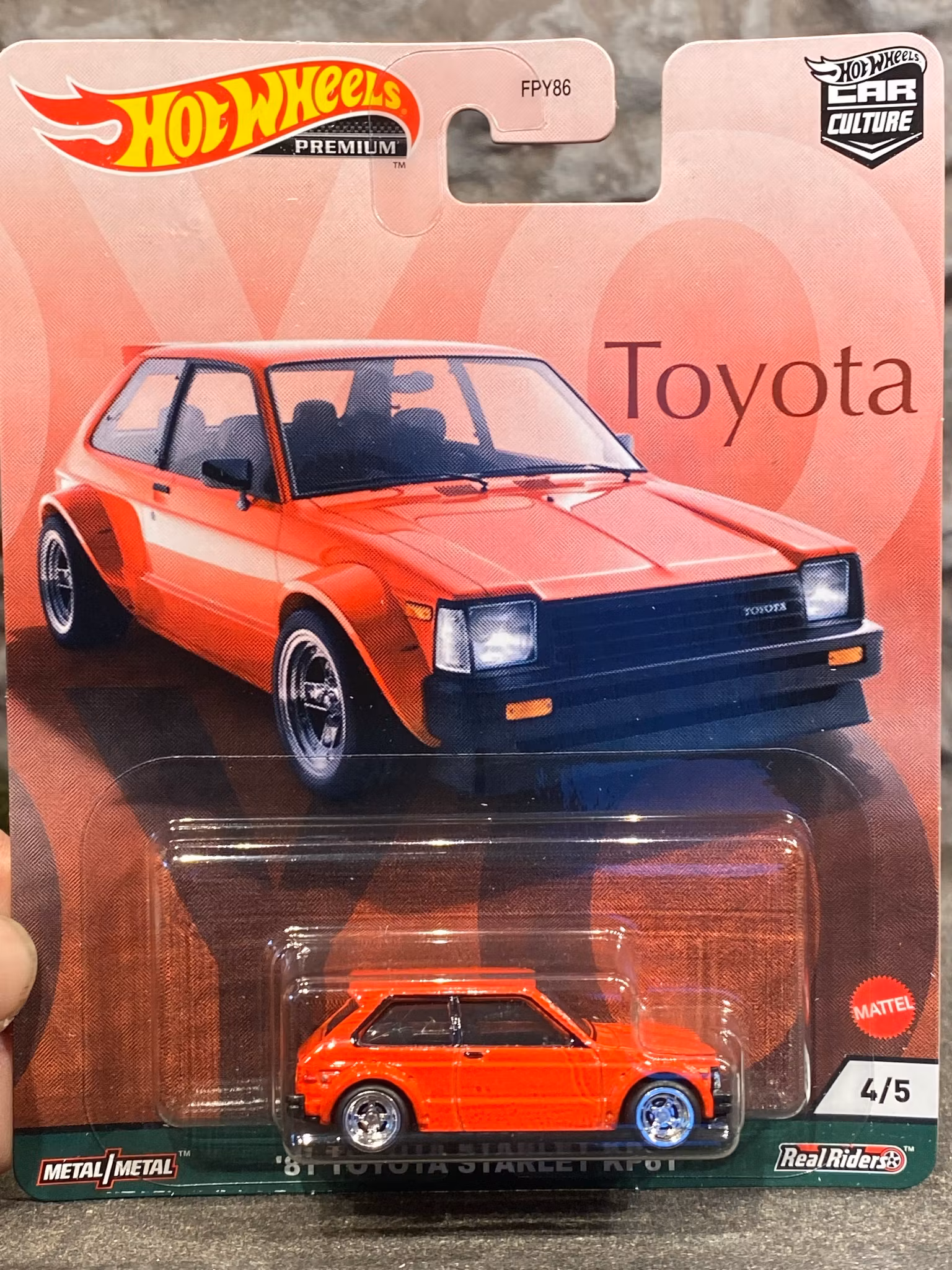 Skala 1/64 Hot Wheels PREMIUM - Toyota: Toyota Starlet KP61 81'
