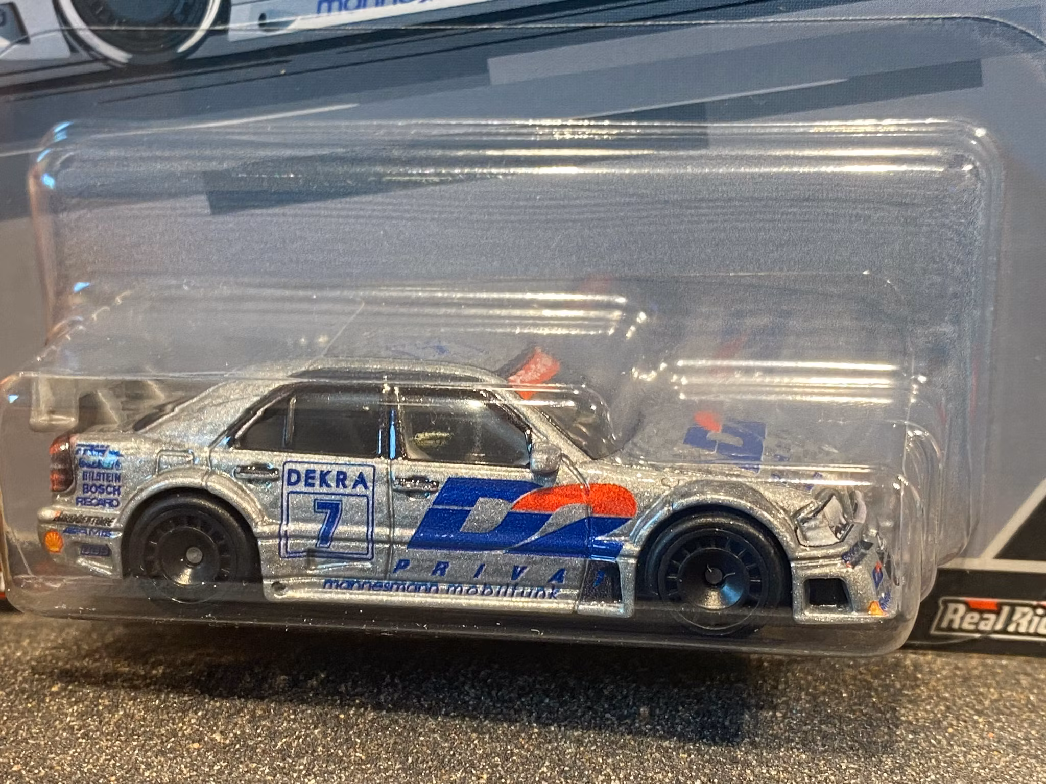 Skala 1/64 Hot Wheels PREMIUM Deutschland Design:  AMG Mercedes C-class DTM 94'