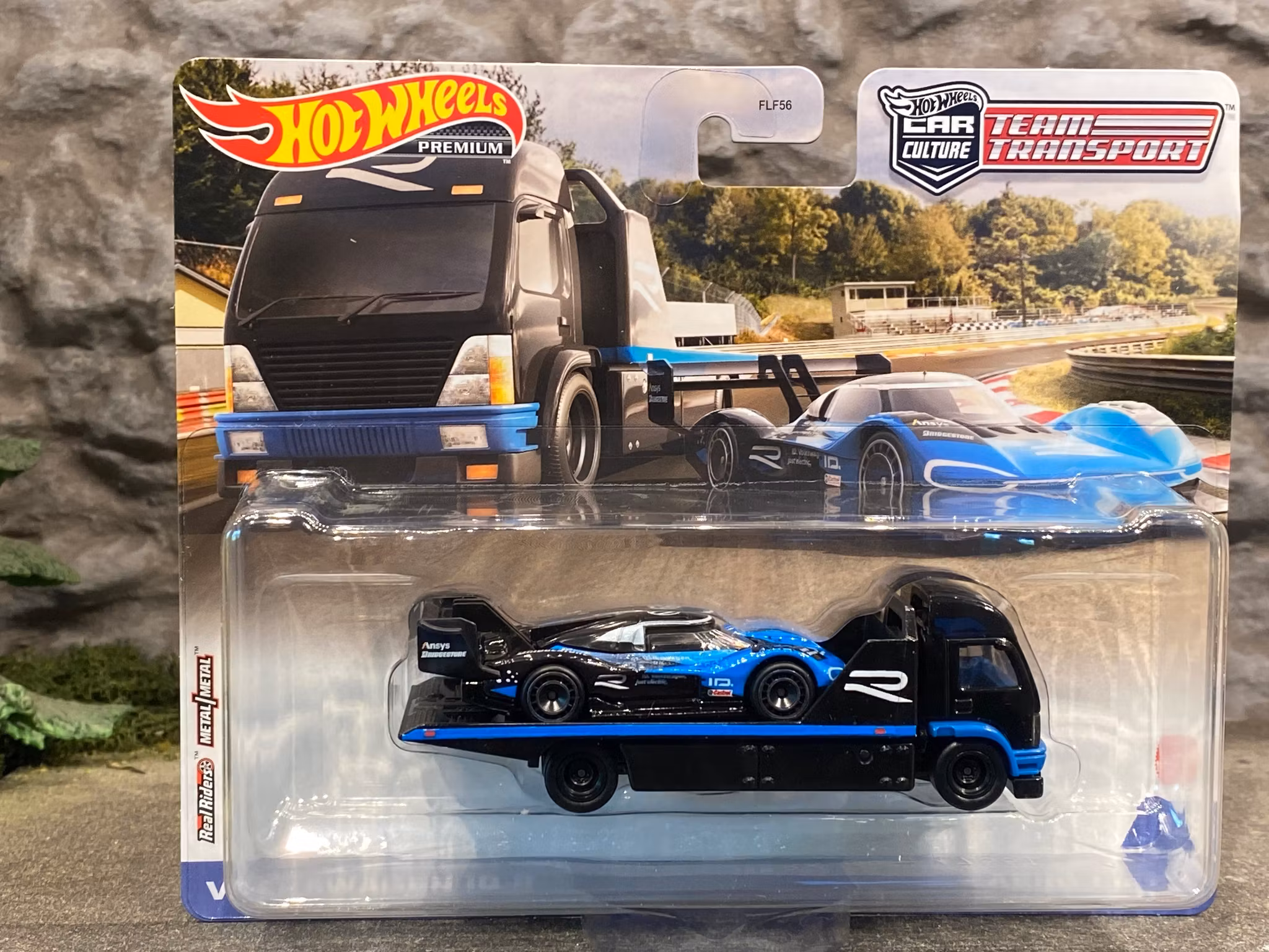 Skala 1/64 Hot Wheels PREMIUM Team Transport: Volkswagen ID R + Aerolift