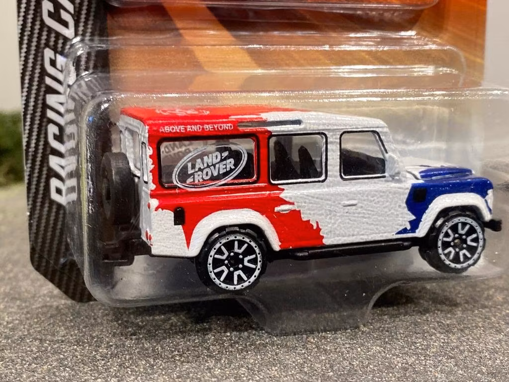Skala 1/64 LAND ROVER DEFENDER 110 från Majorette MiJo Exclusives