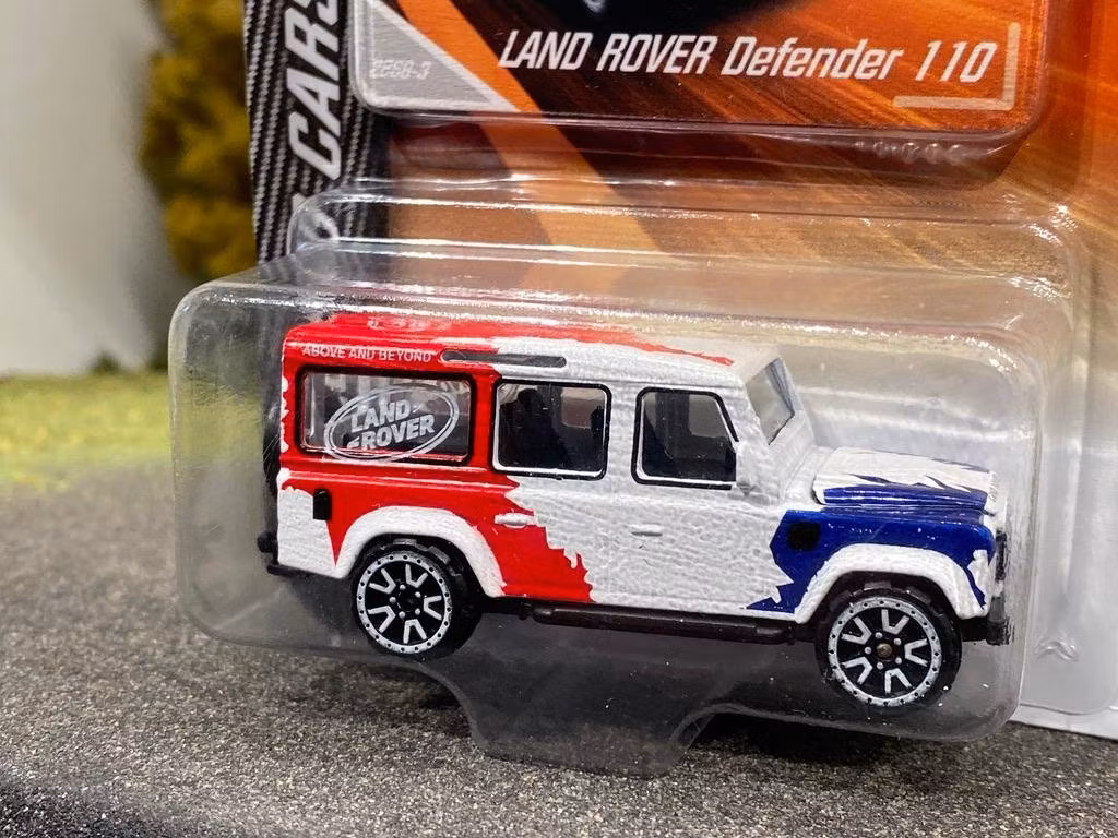 Skala 1/64 LAND ROVER DEFENDER 110 från Majorette MiJo Exclusives