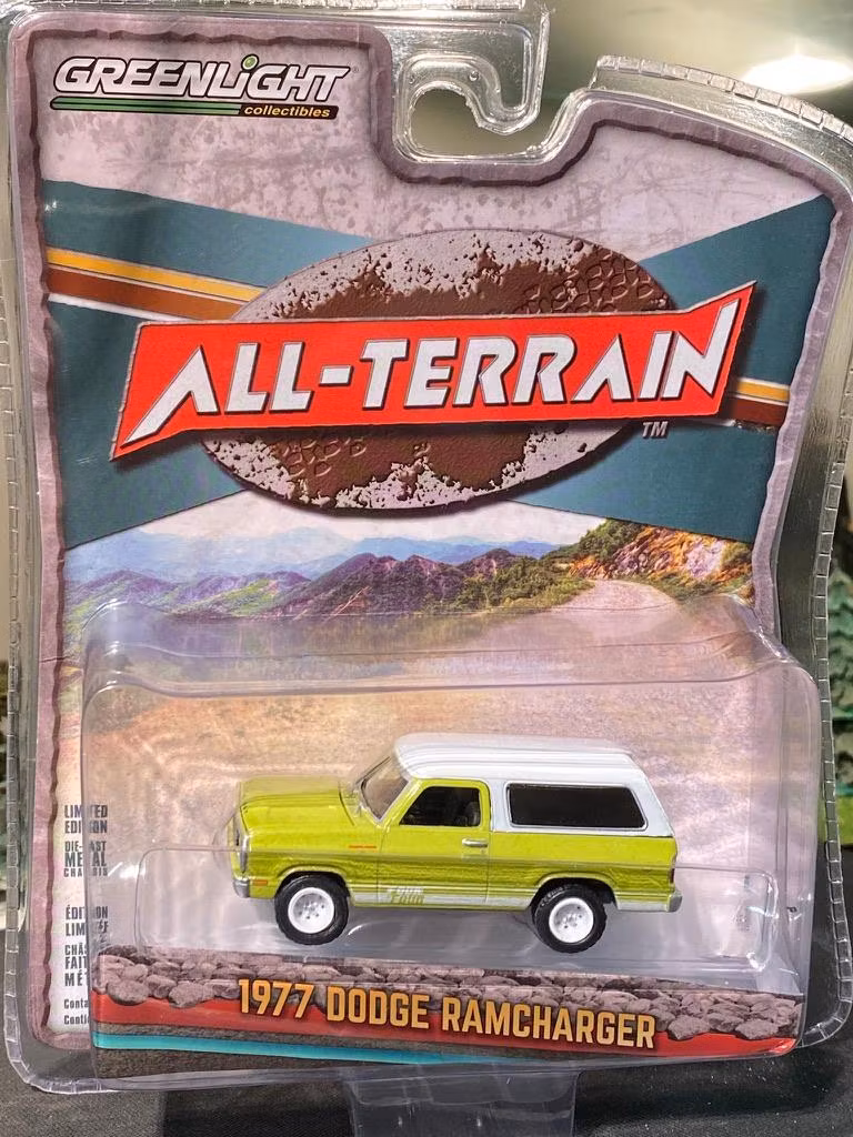 Skala 1/64 Dodge Ramcharger 77' "All-Terrain" från Greenlight