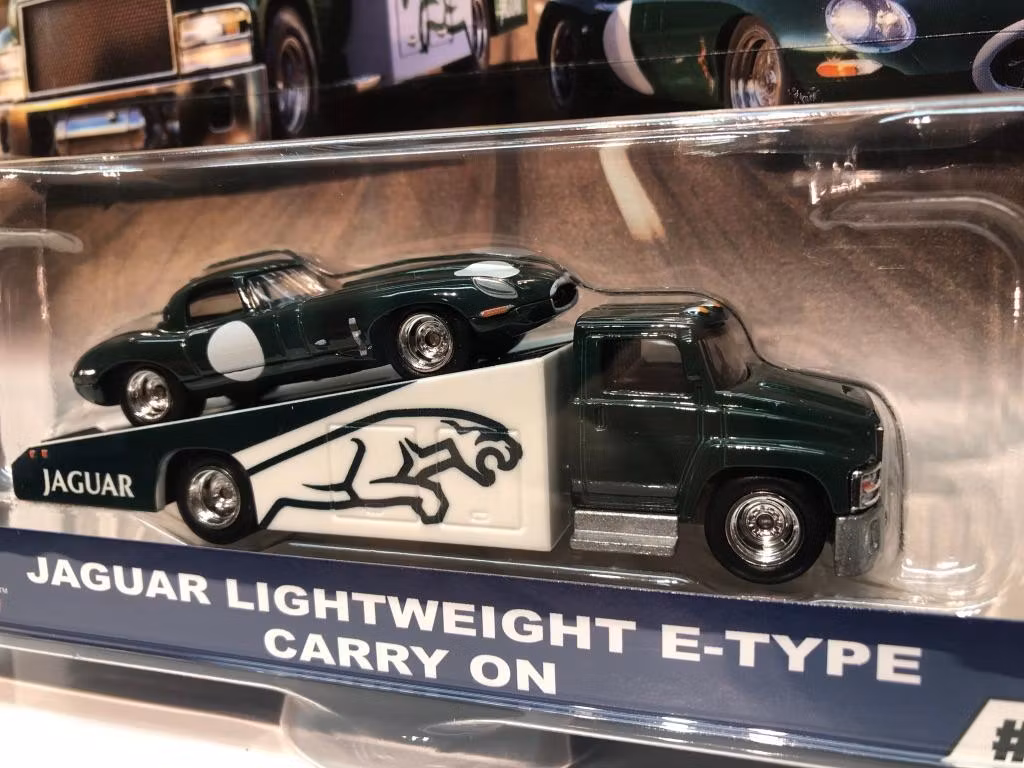 Skala 1/64 Hot Wheels PREMIUM JAGUAR LIGHTWEIGHT E-TYPE #14 Team Transport