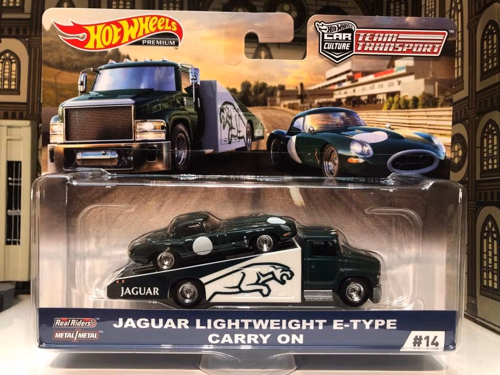 Skala 1/64 Hot Wheels PREMIUM JAGUAR LIGHTWEIGHT E-TYPE #14 Team Transport