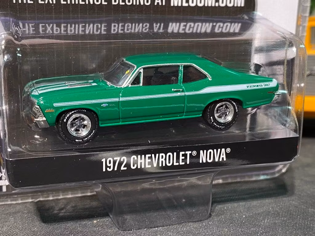 Skala 1/64 Chevrolet Nova 72' "Mecum auctions" från Greenlight
