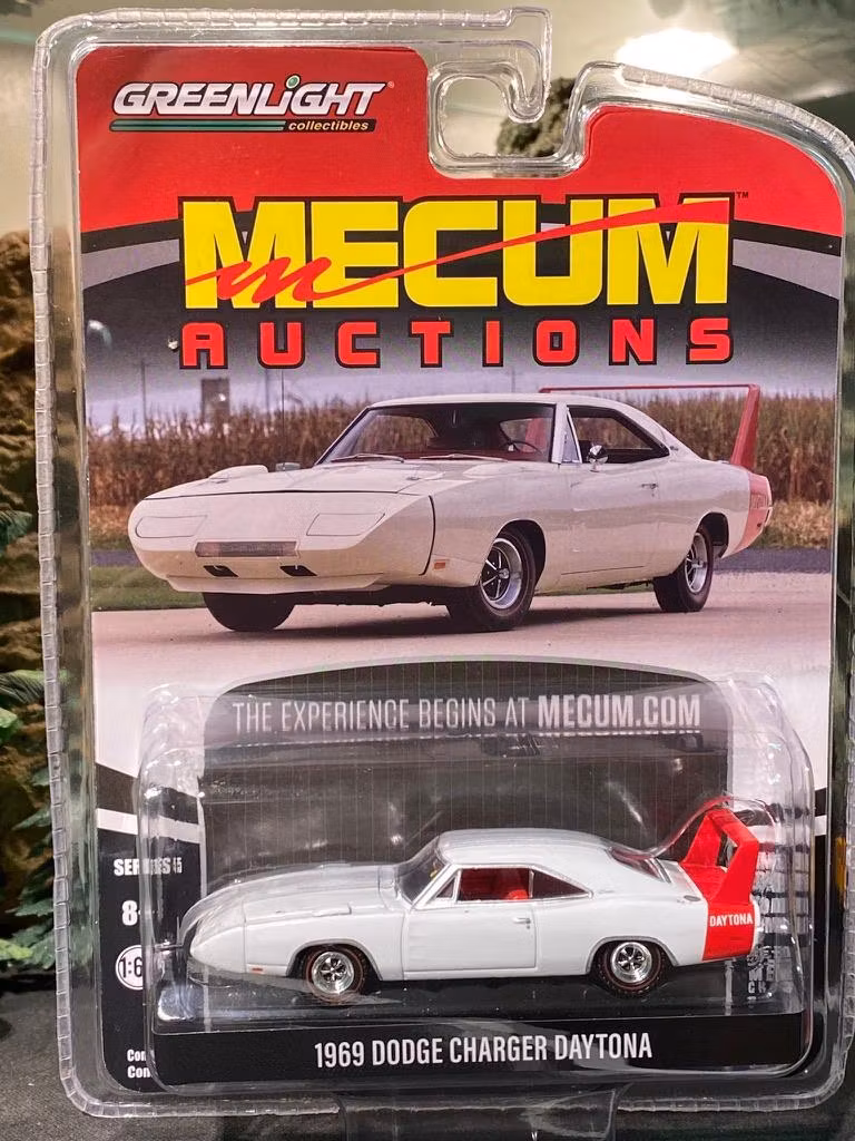 Skala 1/64 Dodge Charger Daytona 69' "Mecum auctions" från Greenlight