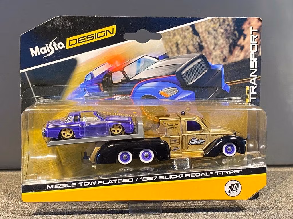Skala 1/64 Missile Tow Flatbed & Buick Regal 97' T-Type från Maisto Design