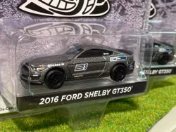 Skala 1/64 Ford Shelby GT350 16' "Track attack" från GreenLight Excl.