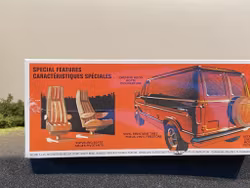 Skala 1/25, Ford Cruising Van 77' från AMT