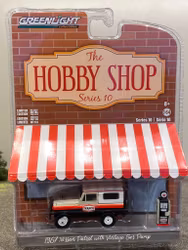 Skala 1/64 Nissan Patrol 67' m pump Texaco "The hobby shop ser.10" fr Greenlight