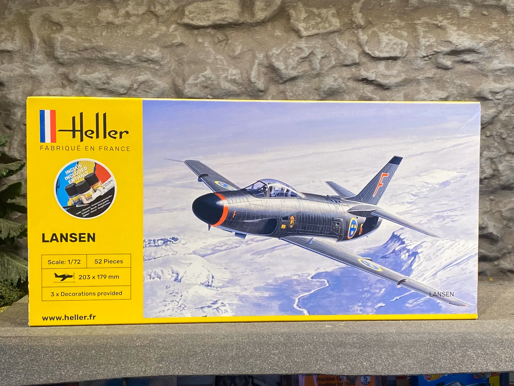 Skala 1/72 SAAB Lansen m Pensel, lim & färg, Svenska dekaler från Heller