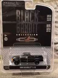 Skala 1/64 Chevrolet S-10 88' "Black Bandit Collection" från Greenlight