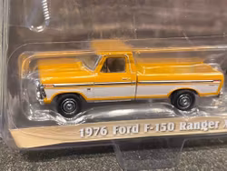 Skala 1/64 1976 Ford F-150 Ranger + XLT Trailer GreenLight Hitch & Tow