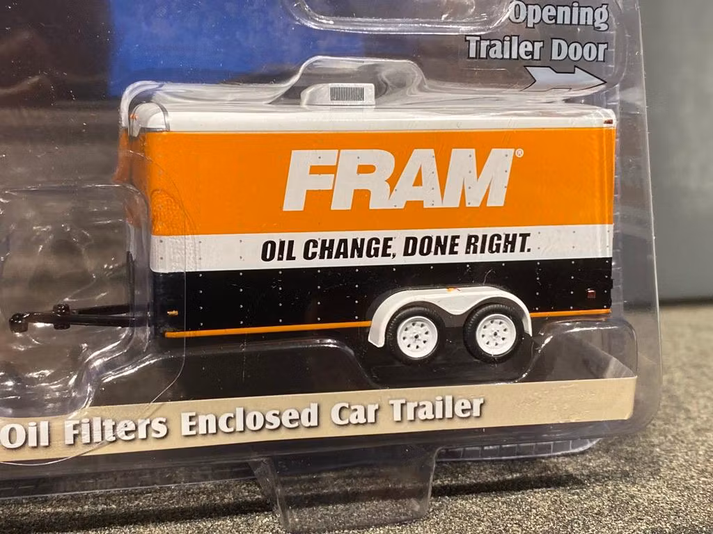Skala 1/64 Ford F-150 XLT 94' & "FRAM"-Trailer fr GreenLight