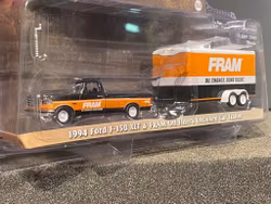 Skala 1/64 Ford F-150 XLT 94' & "FRAM"-Trailer fr GreenLight