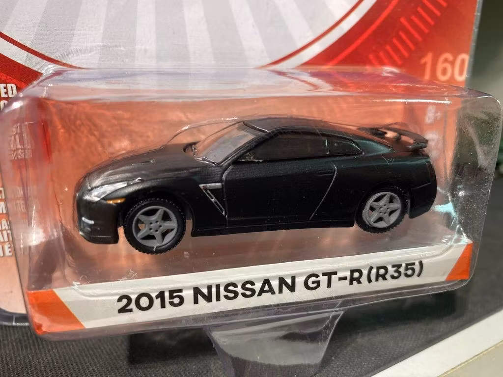 Skala 1/64 Nissan GT-R (R35) 15' svart "Tokyo Torque" från Greenlight