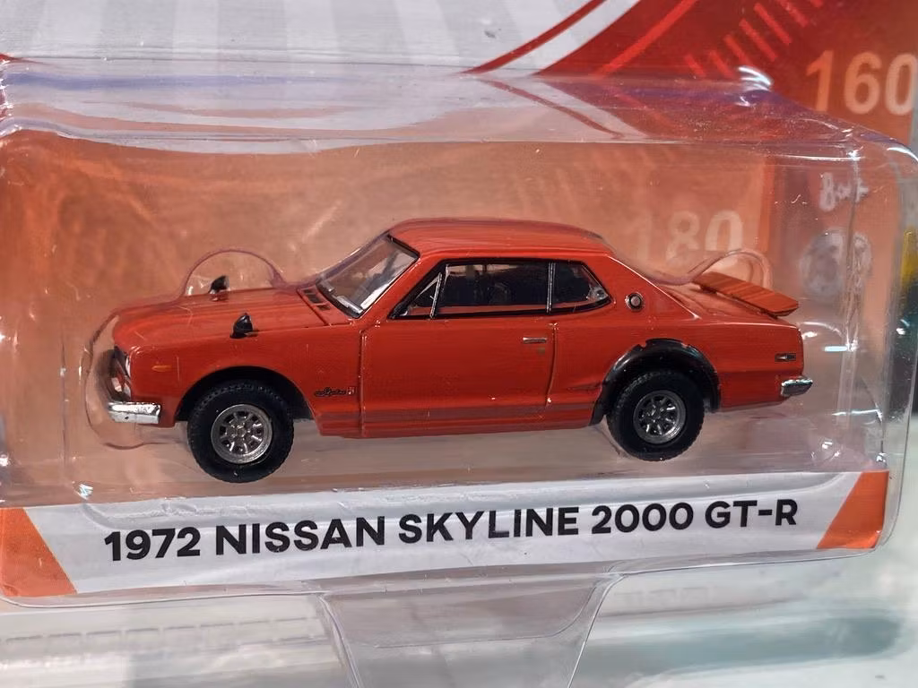 Skala 1/64 Nissan Skyline 2000 GT-R 72' "Tokyo Torque" från Greenlight